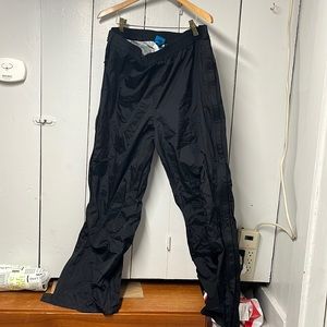 Men’s EMS large (short) full side zip rain pants.